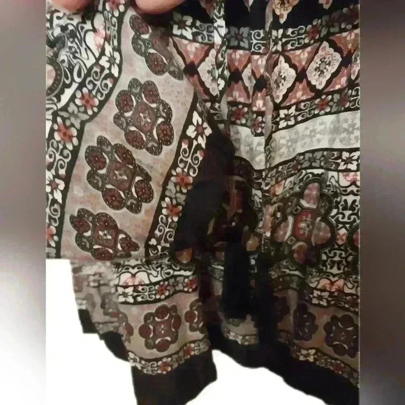 Wild Blue by Sadie Robertson, Peasant Top, Black, Pink, White, Size M - Picture 3 of 3